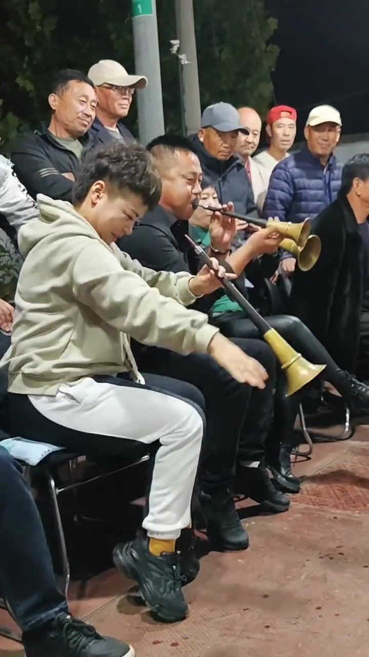的唢呐响起瞬间点燃全场民间演奏现场非遗文化乐器演奏锁呐一生听两回