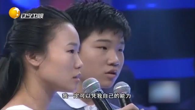 杂技演员要撑起家庭重担,现场表演高难度杂技,展现实力