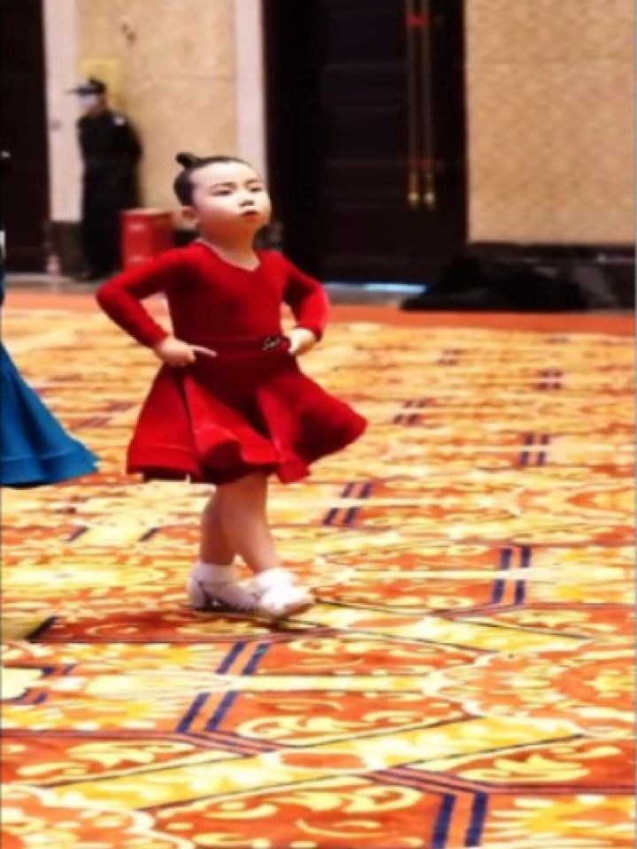 灵魂舞者,迷你版辣目洋子跳,可爱到爆,看完想生娃了