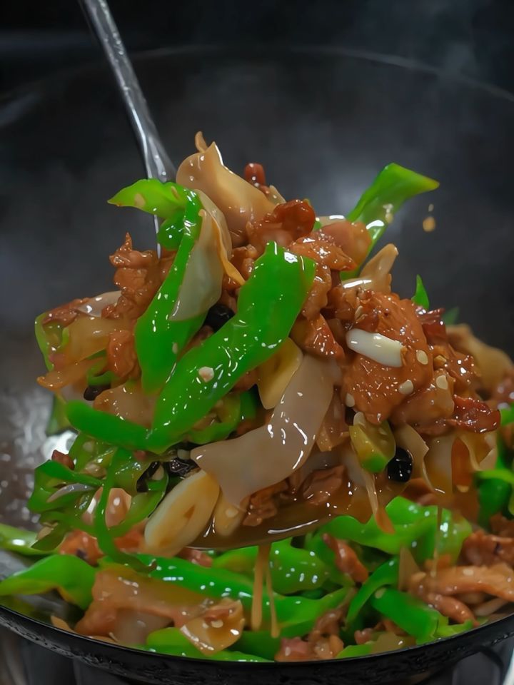 升级版的辣椒炒肉,味道真的特别好,有空一定要试试#家常菜教程