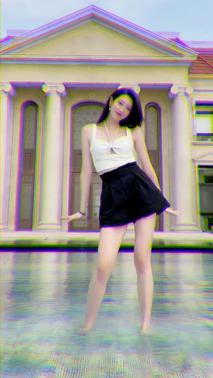 像机器人要散架一样 #车模刘思思