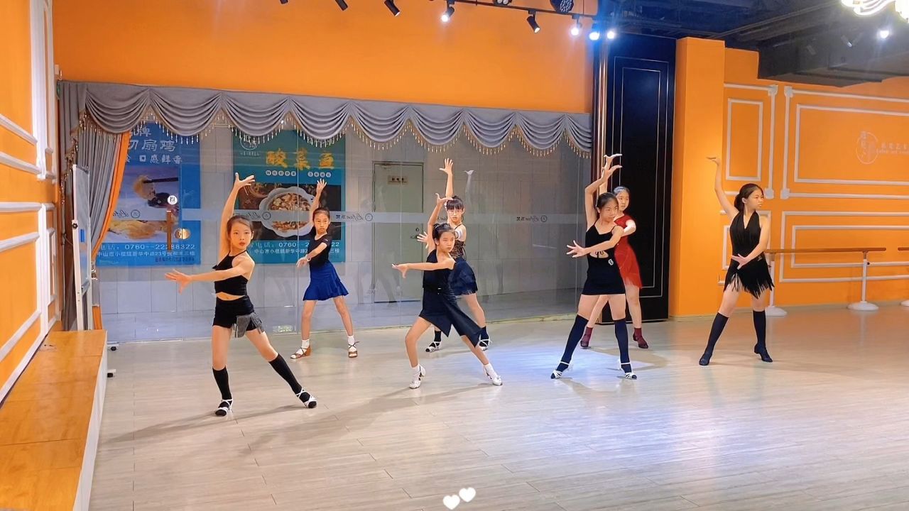 乐梵教育艺术 #热门话题 #舞蹈培训班推荐 #体育舞蹈 #练舞花絮 #遇见
