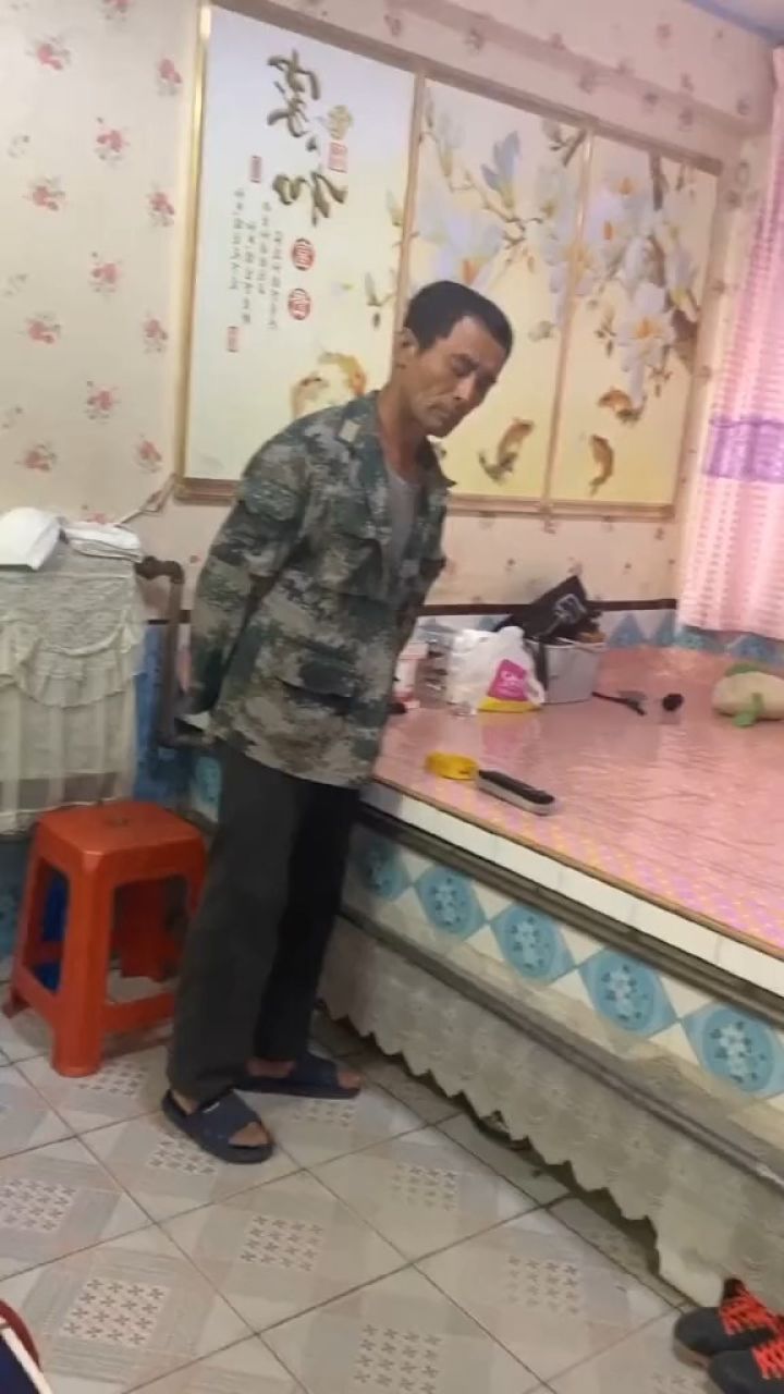 老爸唱一个,农村老头,没学过唱歌,大家多多鼓励.