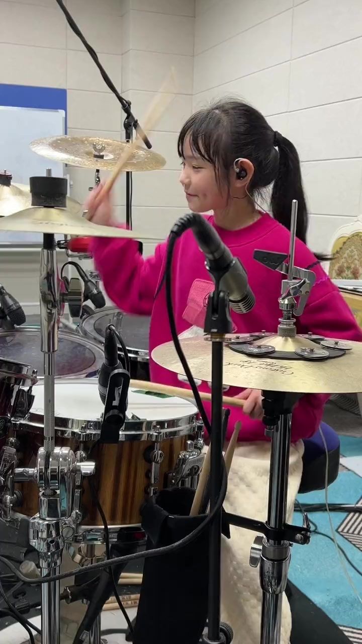 小姑娘表演不错哦#架子鼓#音乐
