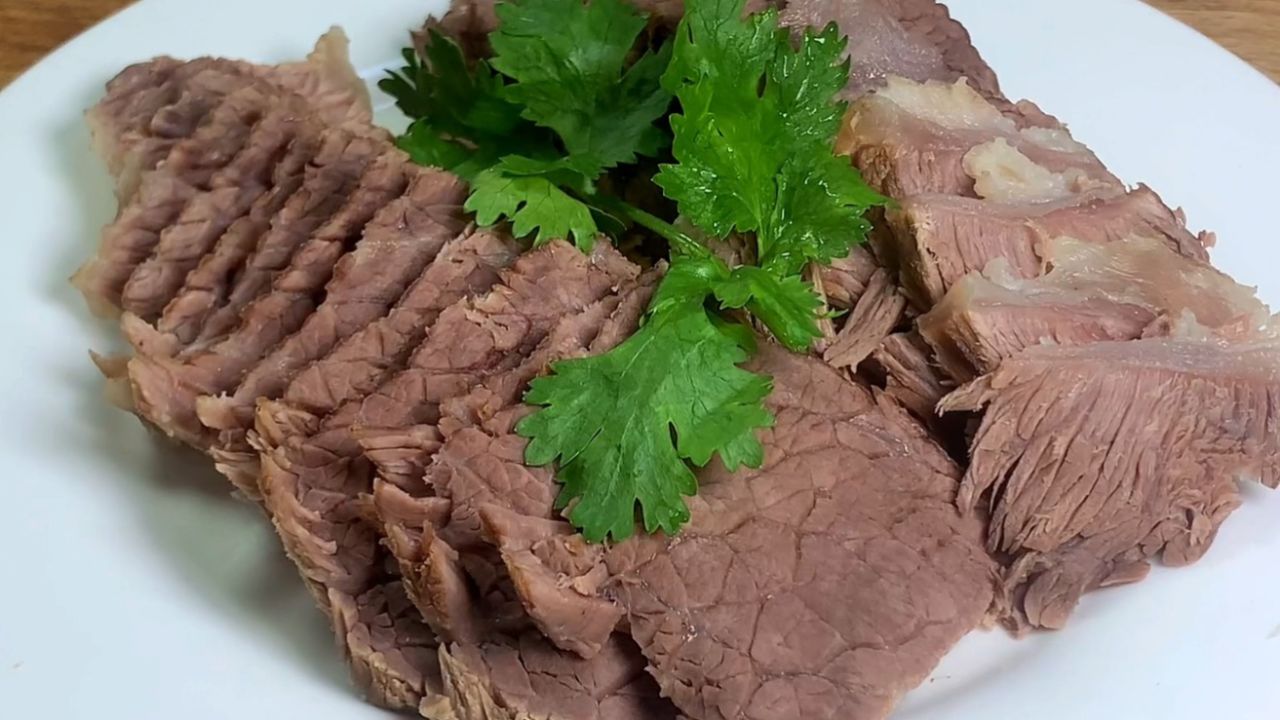 清水煮牛肉很多人第一步就不对,难怪不好吃,教你正确做法