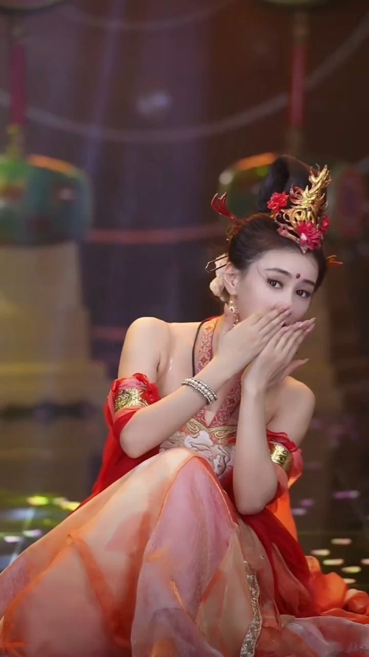 羞羞的眼神#异域风情小姐姐 #热门古装美女 #妩媚性感舞姿优美迷人