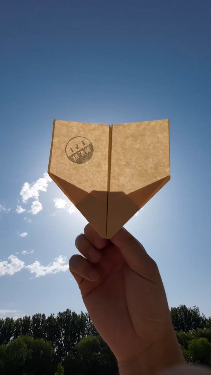 世界上飞得最久的纸飞机空中之王,还能飞回手里就离谱