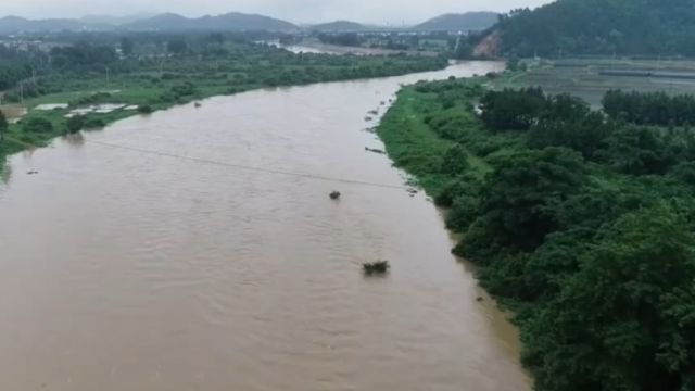 江西弋阳,强降雨致高速路段塌方,多部门紧急处置