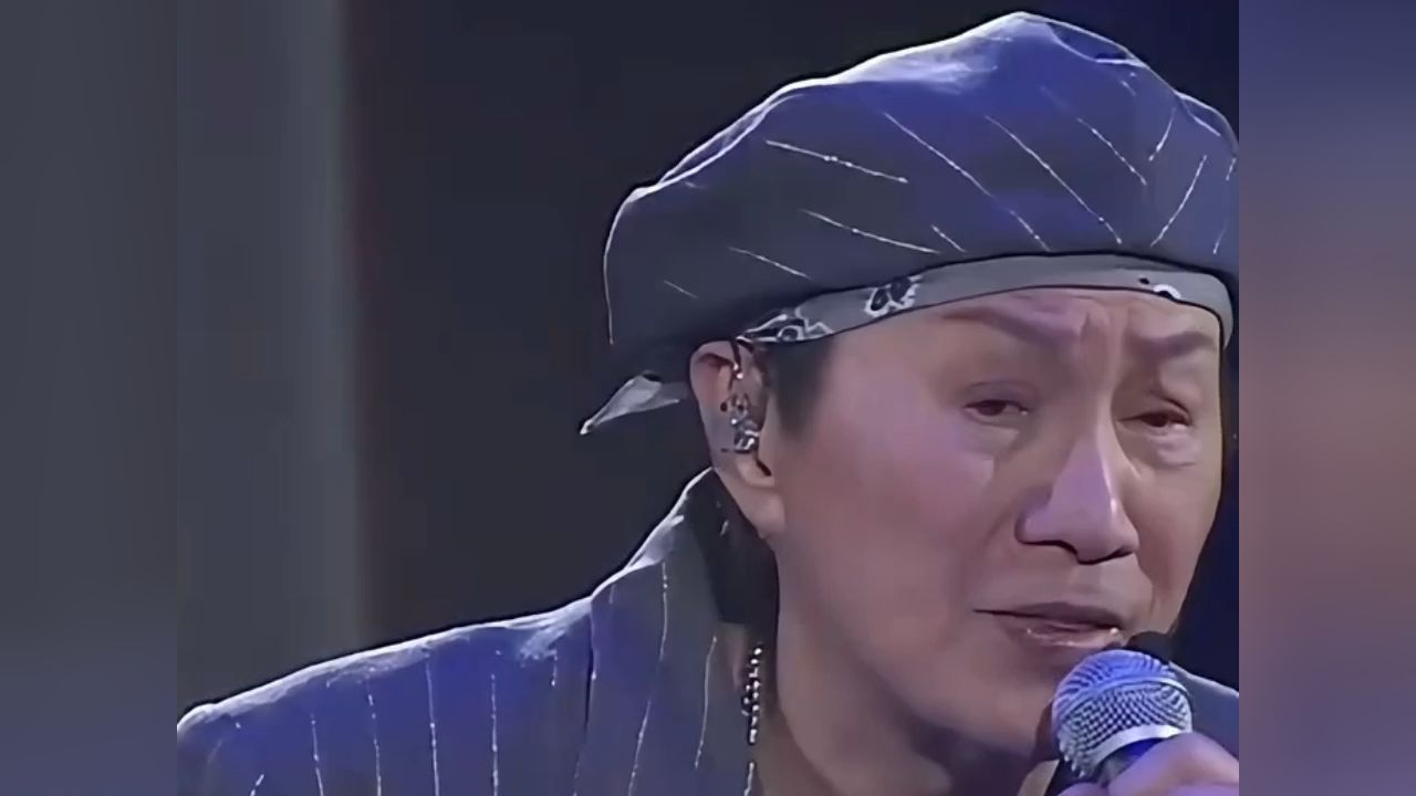 许冠杰演唱《人生何处不相逢》,独特的嗓音,令人沉迷