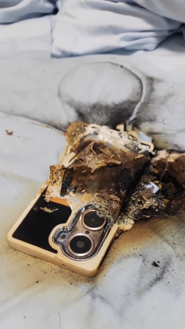 女子称半夜手机爆炸被烟呛醒,枕头和床都被烧焦,幸好人没事