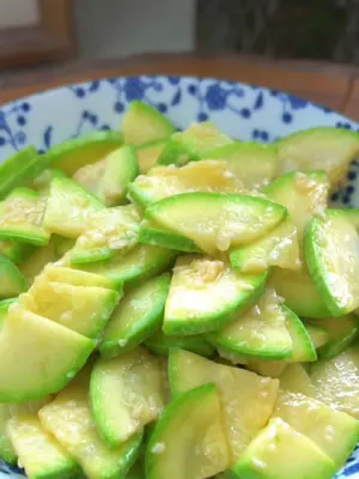 蒜香浓郁,清爽不油腻的蒜蓉西葫芦 #家常菜