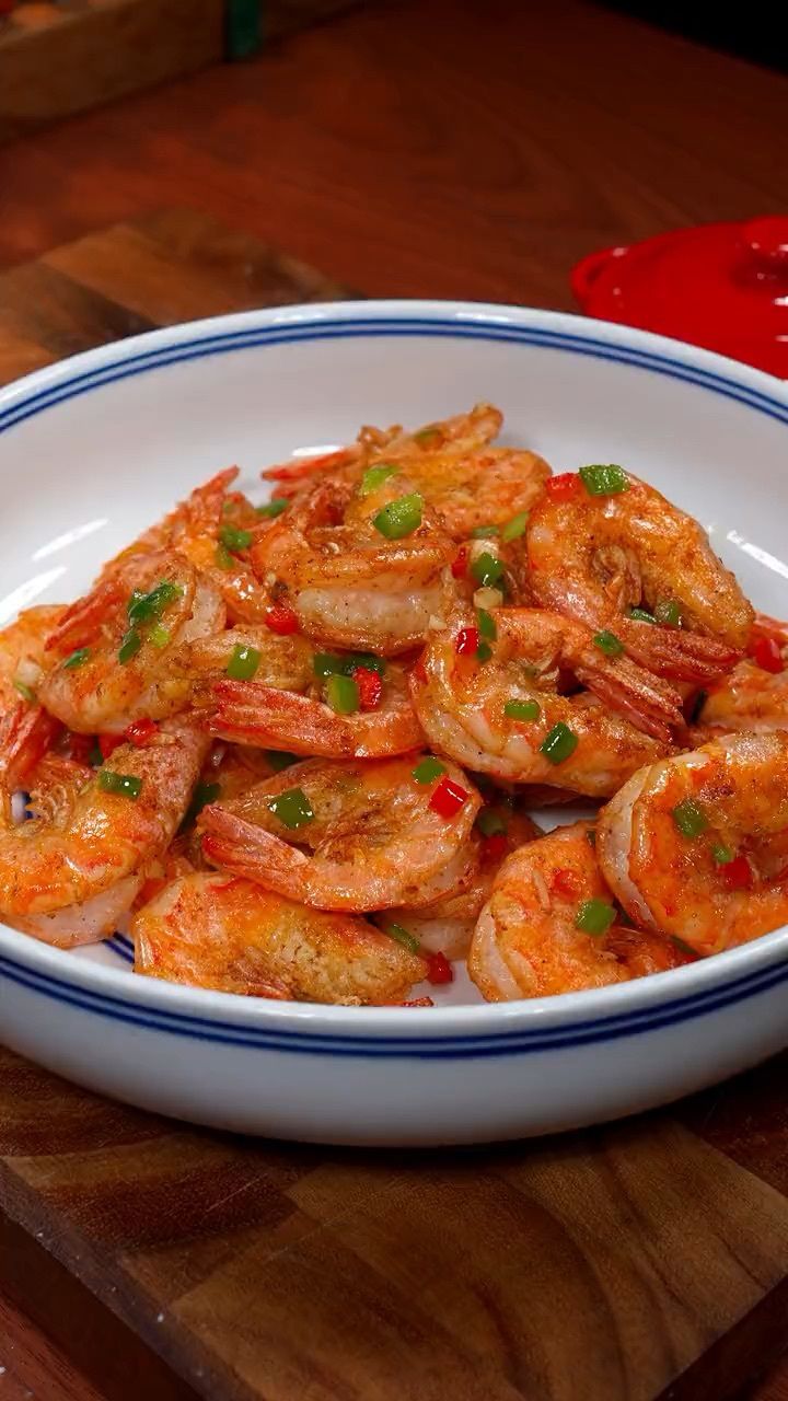 饭店里的椒盐虾孩子们超爱吃,其实自己在家就能做.
