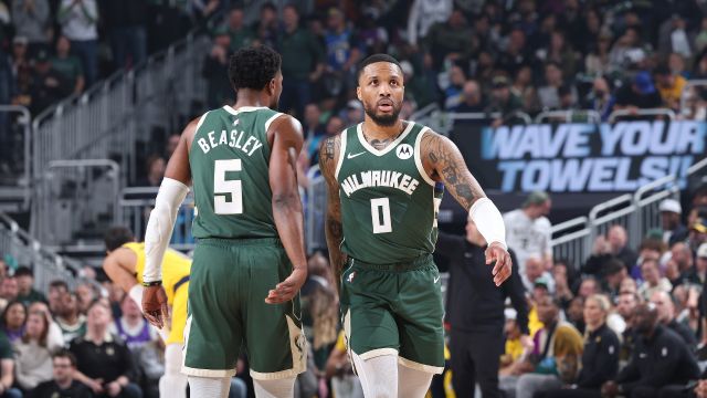 步行者94-109雄鹿 利拉德半场35分 西卡36+14 雄鹿击退步行者先下一城