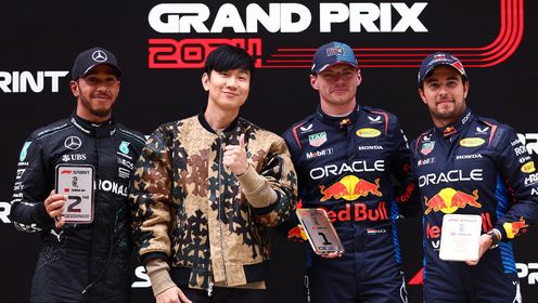 纵情F1_2024F1中国大奖赛冲刺赛_【颁奖】打破次元壁!林俊杰为三位车手颁奖维斯塔潘夺冲刺赛冠军_高清1080P在线观看平台_腾讯视频