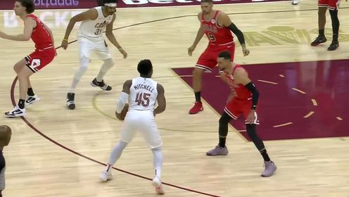 《NBA骑士》外线弹无虚发 米切尔率先找到手感连中两记三分球