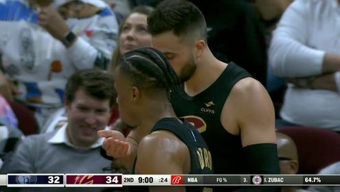 《NBA全场集锦》扛着大旗往里冲！斯特鲁斯单挑防守强硬上篮打成2+1