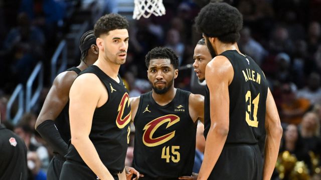 灰熊98-110骑士 拉拉维亚生涯新高32+7 骑士轻取灰熊止3连败
