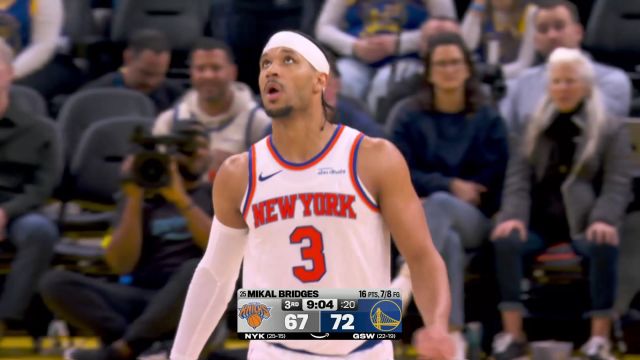 库里vs尼克斯集锦 手感慢热轰下27分7助攻率队取胜