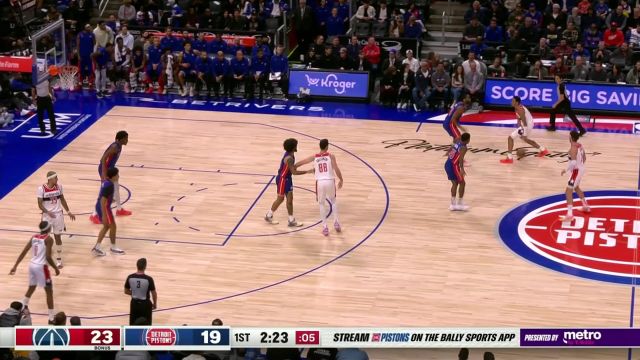 奇才126-107活塞 库兹马半场轰下25分率队大胜活塞