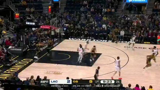 用最擅长的方式来取分 哈登撤步三分手起刀落不讲理