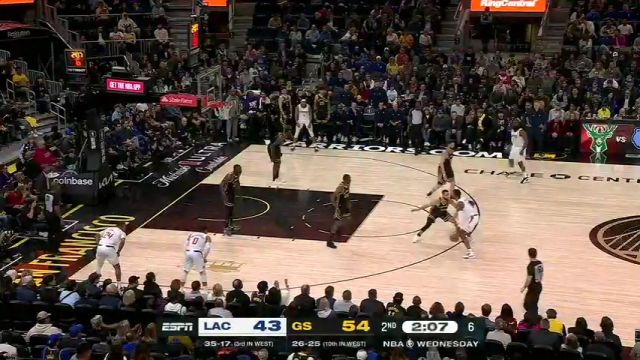 威少失误遭格林抢断 中路直突不传真上完成挂筐暴扣