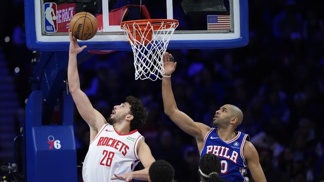 火箭115-124费城76人 恩比德复出砍下41+10率队战胜火箭