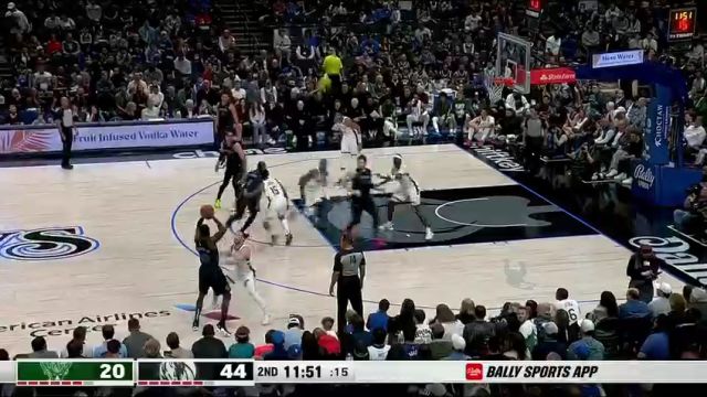 雄鹿vs独行侠第2节中文解说回放