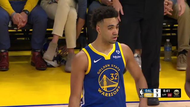 NBA常规赛：独行侠vs勇士第1节英文原声回放