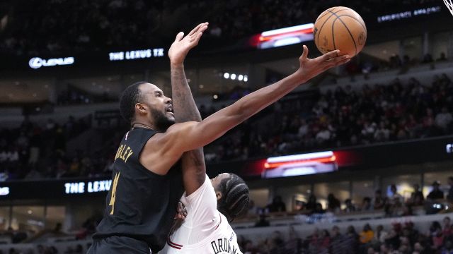 莫布利vs公牛集锦 拿下全队最高25分13篮板加时难救主