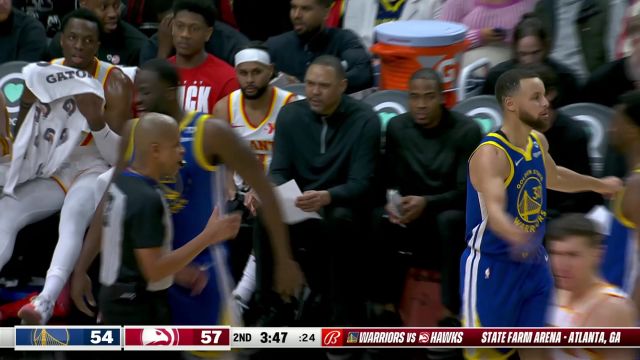 双人配合天衣无缝 格林连线库里空切打成2+1