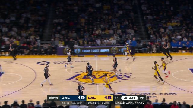 范德比尔特长传仙人指路 浓眉内线接球轻松送上暴扣