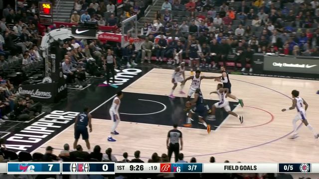 目光所至一马平川 哈登轻松杀入篮下上篮打成2+1