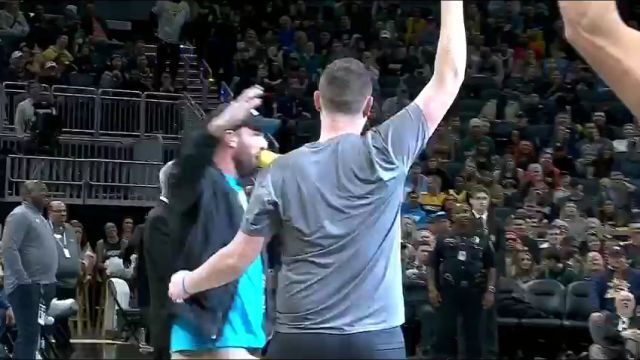 NBA常规赛：灰熊vs步行者第2节英文原声回放