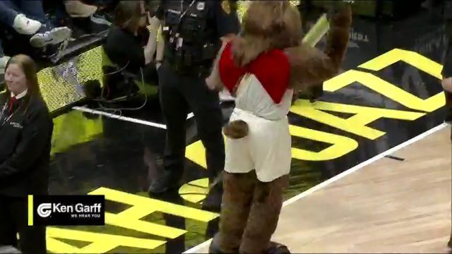 NBA常规赛：湖人vs爵士第4节英文原声回放