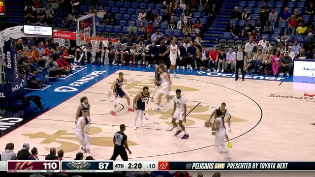 展示各种高端操作！琼斯篮下接梅里尔妙传拉杆打进2分