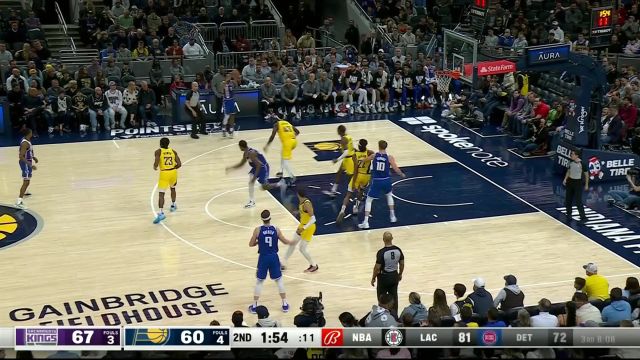 生生打成扣篮大赛！蒙克持球突破直接起飞大鹏展翅肆虐篮筐