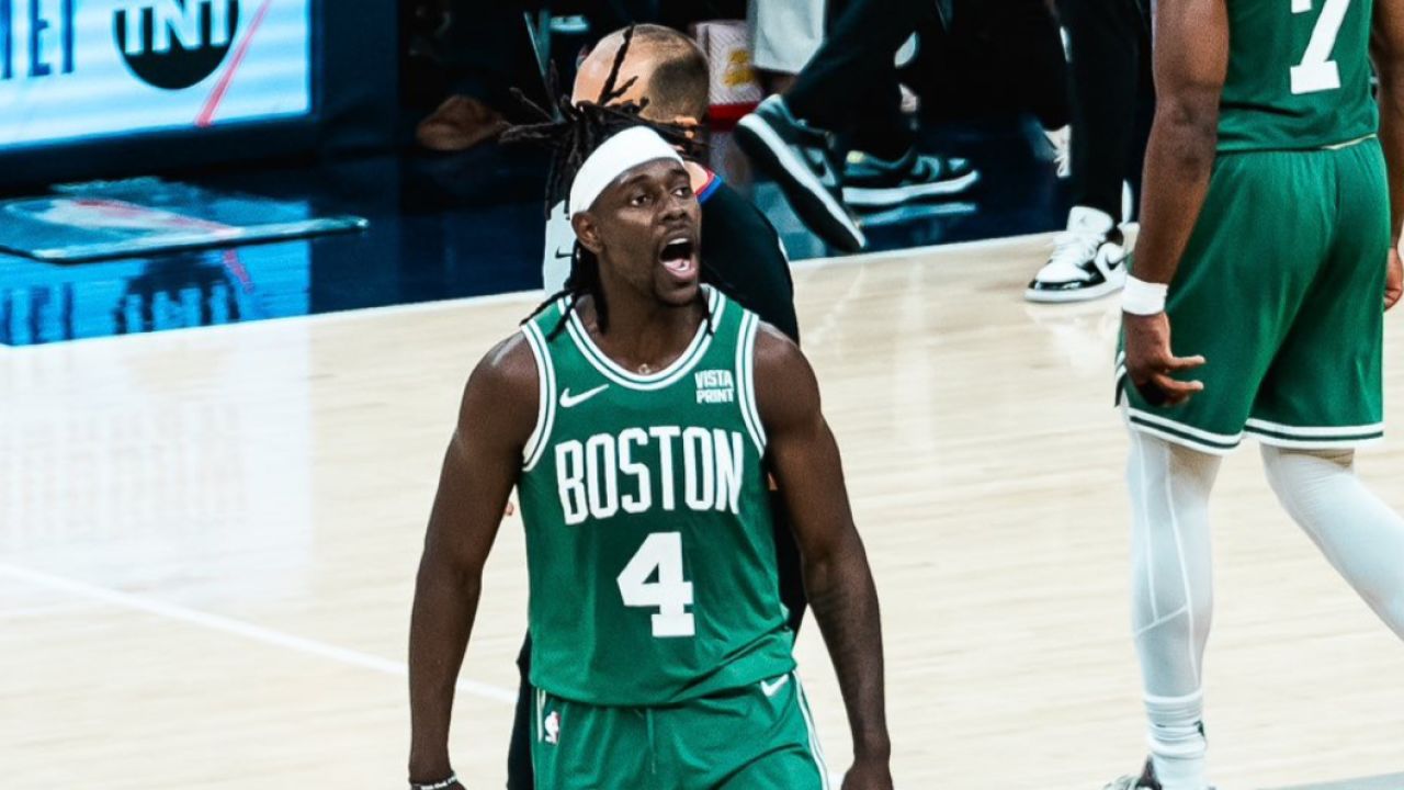 防守大师!回顾霍勒迪季后赛3次制胜抢断 斯马特布克成背景