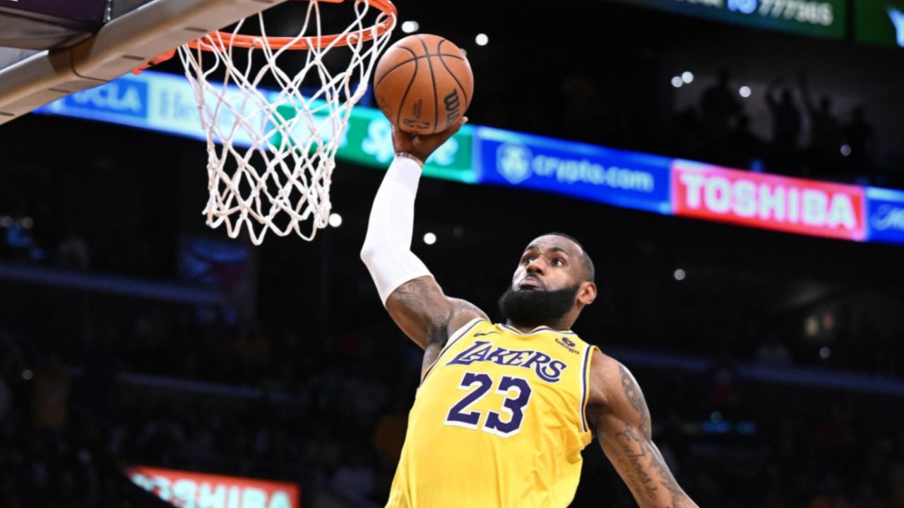 39岁与时间老人抗衡!詹姆斯本赛季扣篮高光第一弹