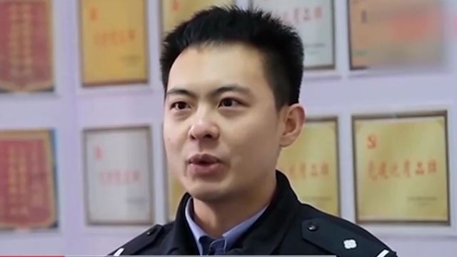 列车上顺手牵羊,两男子被拘留,现场画面