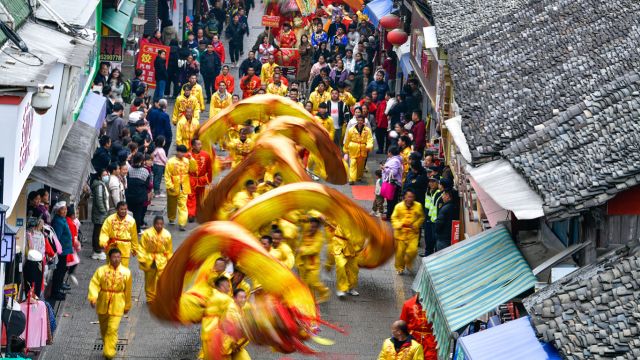 新华全媒+|贵州石阡:百龙闹新春 欢庆毛龙节