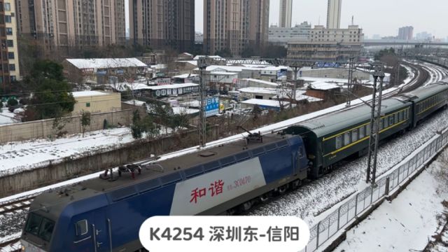 湖北武汉,实拍K4254、Z4176、7614、K158次等列车通过武汉市区