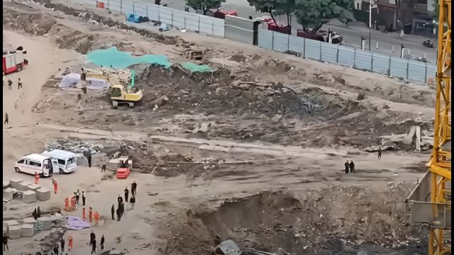 广州荔湾区一在建工地发生滑坡 官方:致2人死亡 现场已停工