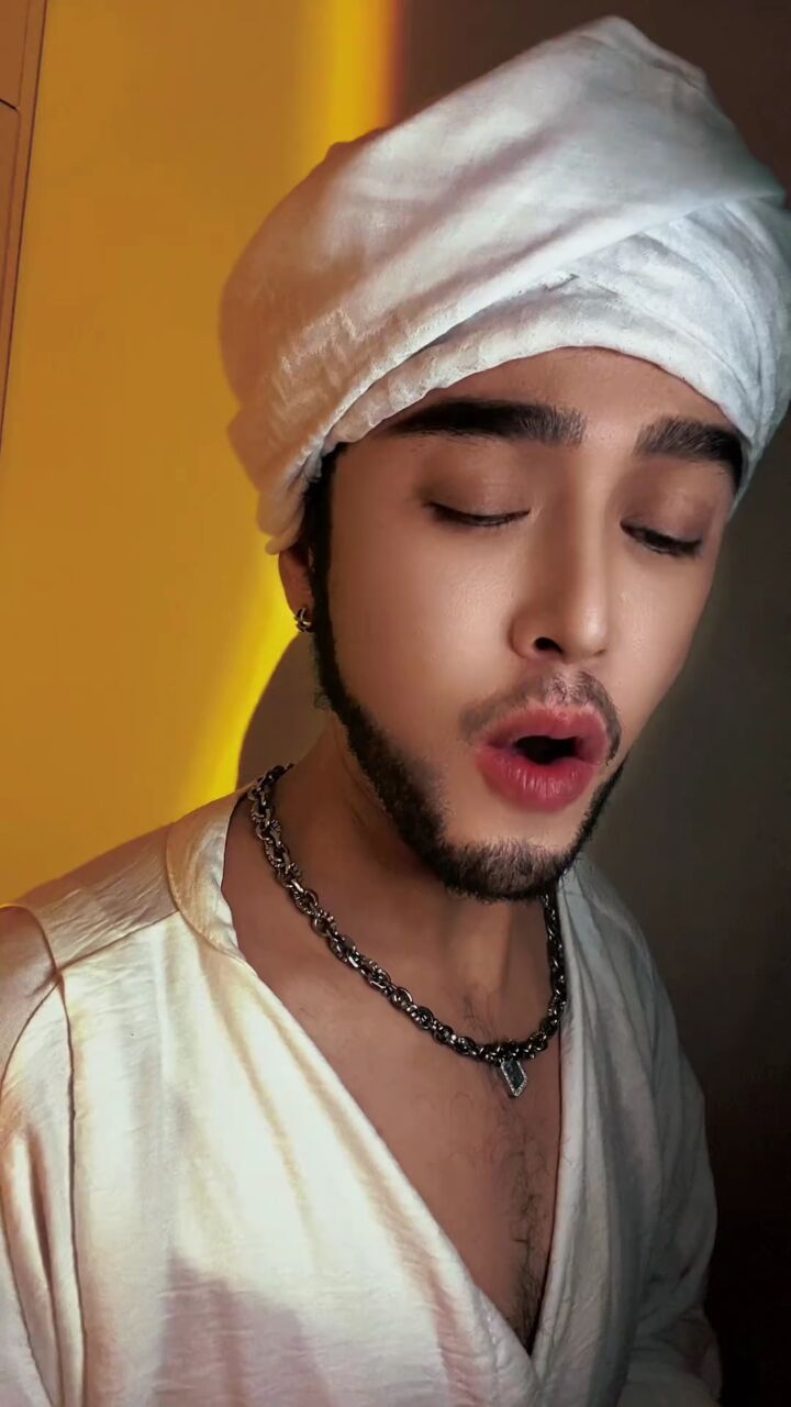 胡大爷: 新娘要嫁人,新郎不是我 #新娘嫁人了新郎不是我 #络腮胡