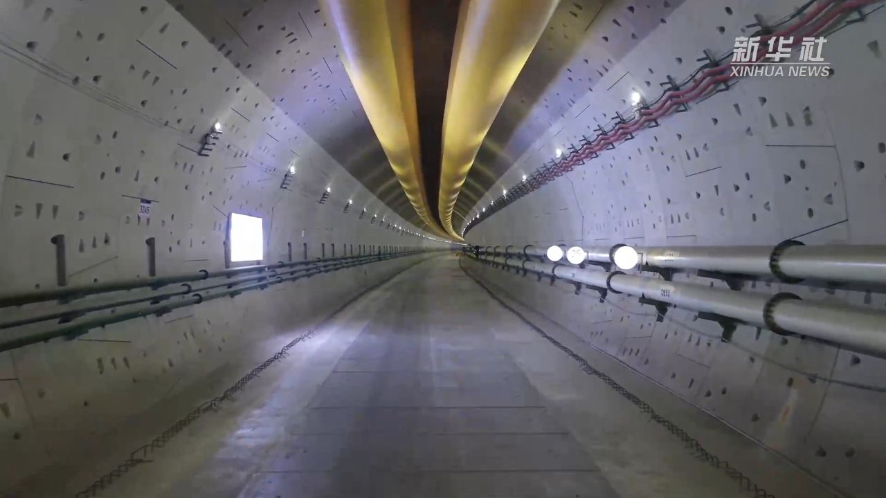 广湛高铁湛江湾海底隧道顺利贯通