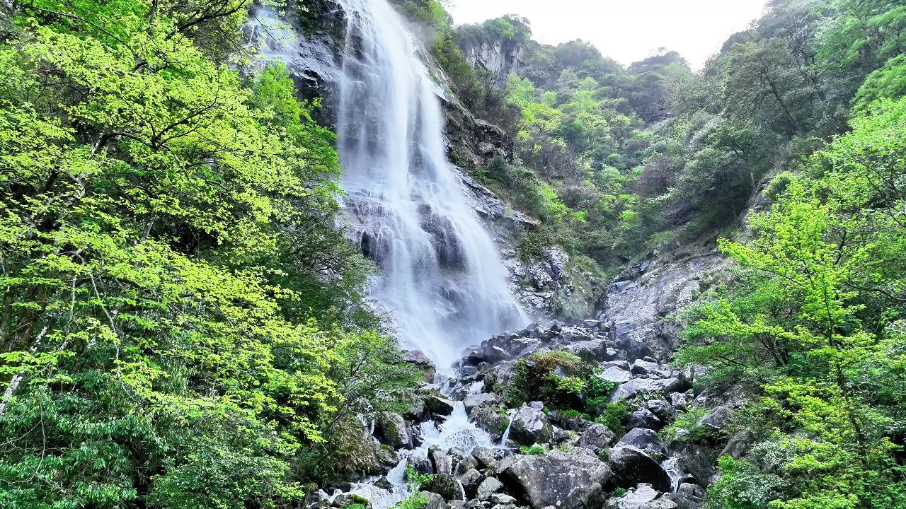 瀑布是春天的进行曲,以山水之名,万物生发.