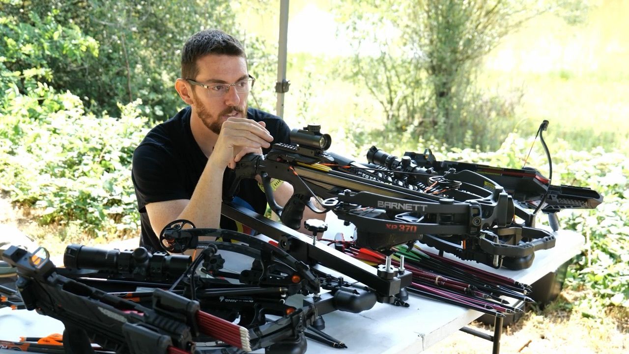 国外合法拍摄黑风t3两用绞盘复合弩/猎豹m58-6十字弩/ravin r500弩