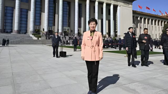 人大代表樊芸:中国证券市场应该长牛慢牛,要打好14亿人口这张牌