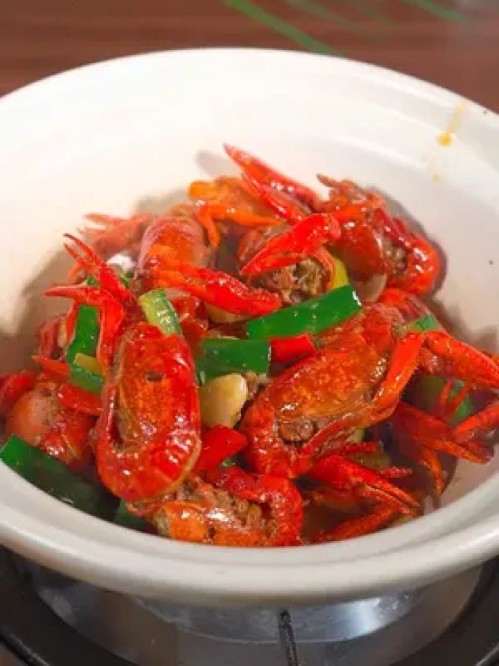 湖南长沙特色美食 香辣紫苏小龙虾真的太好吃了