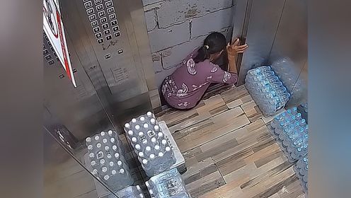 聋哑老人第一次坐电梯被困,无助呐喊救助,看哭无数人!