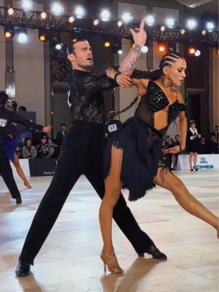 迷人dasha #拉丁舞 #浅跳一下 #i舞小番茄